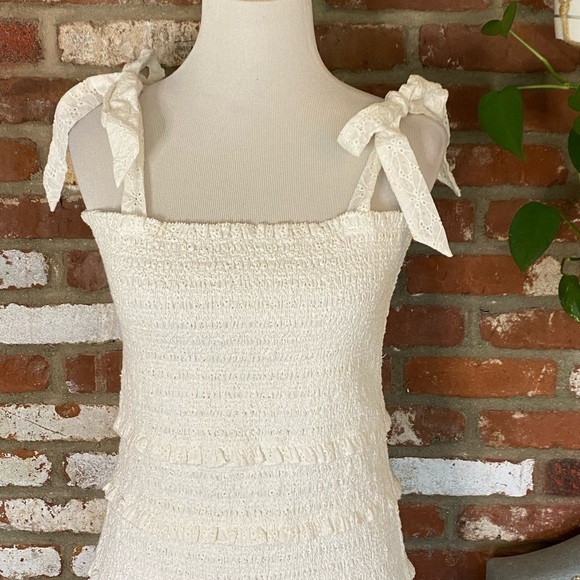 ASTR the label White Sleeveless Smocked Body Tess Midi Dress size large - Picture 6 of 11